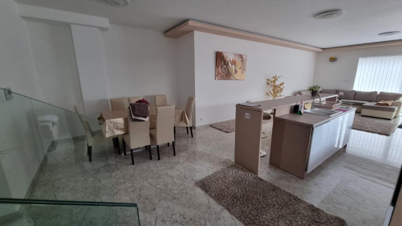 塞格德Sarkcsillag Teljes Csaladihaz- Star Complete Family House公寓 外观 照片