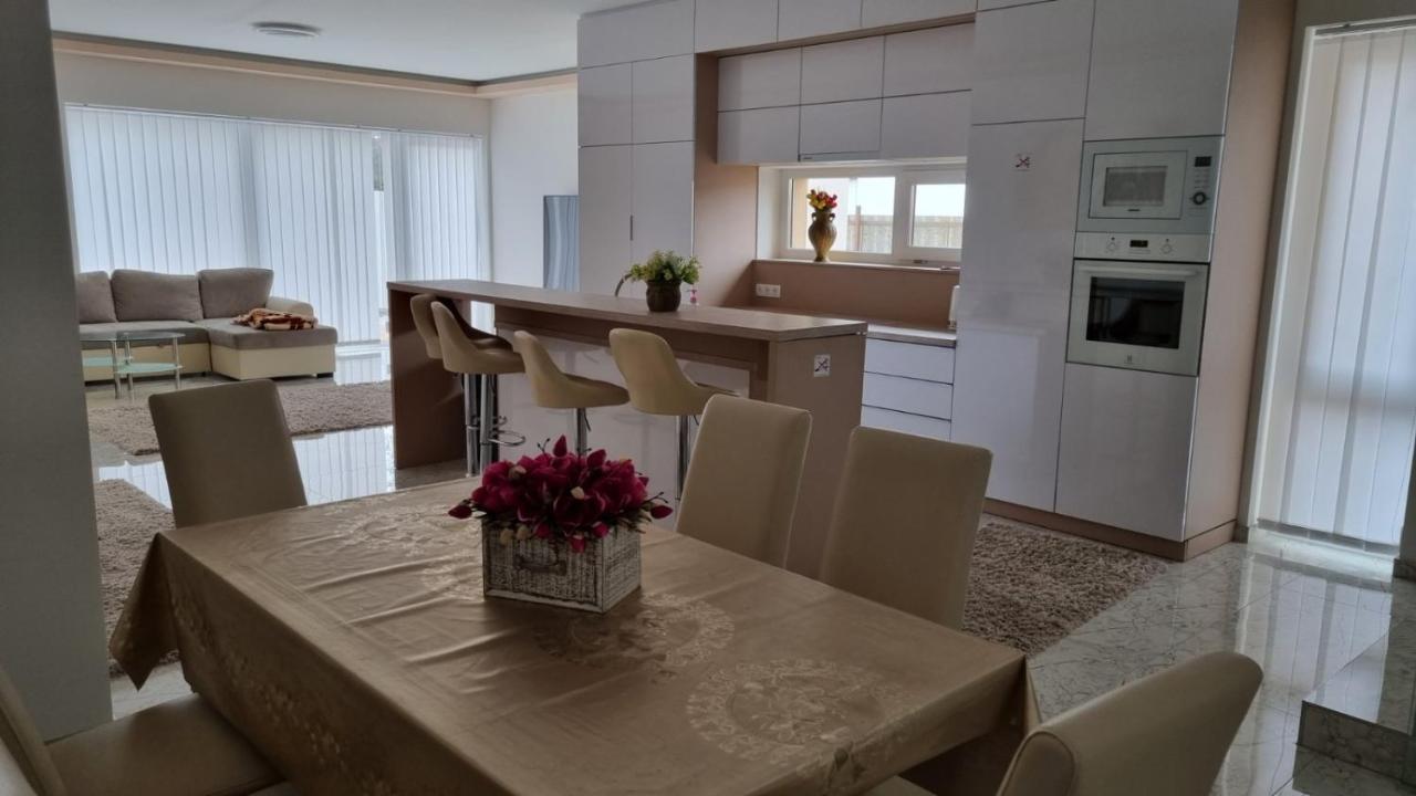 塞格德Sarkcsillag Teljes Csaladihaz- Star Complete Family House公寓 外观 照片